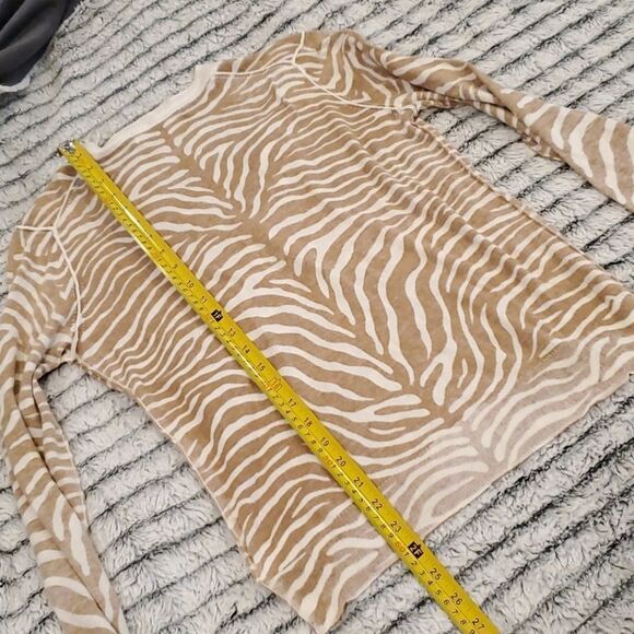 Fun inside out Michael Kors zebra cardigan - Picture 7 of 8